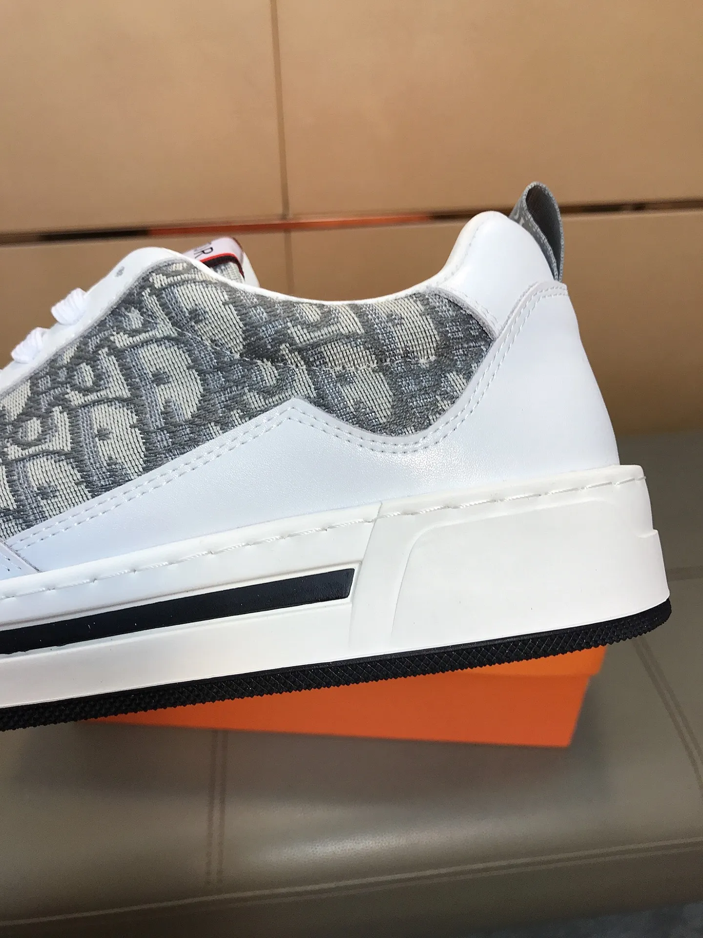 Factory price 400 ↔️↔️ (Dior) new men's casual sports shoes 👣 Full of charm, luxury style gentleman shoes. Upper: Made of imported Italian cowhide + printed fabric, sheepskin lining. Branded wear-resistant soles; with classic logos💋The whole pair of shoes is fashionable and casual yet high-end style🎈🎈Size: 38-44